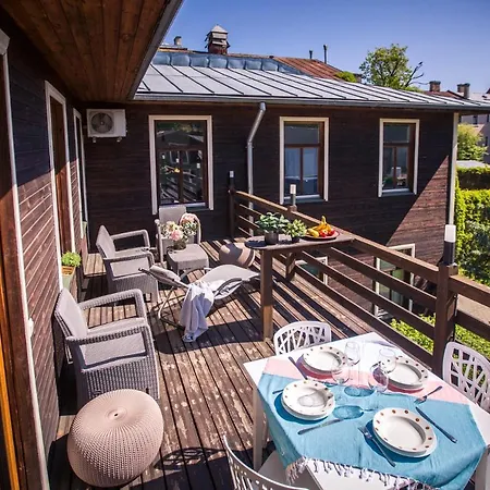 펜션 Wooden House Near Center *