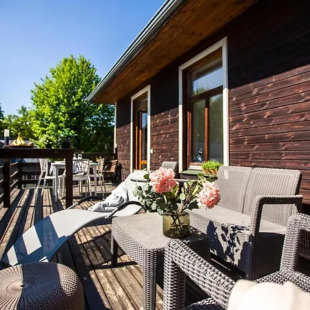 Semesterbostad Wooden House Near Center *