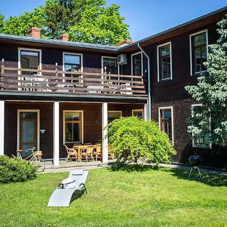 Дом отдыха Wooden House Near Center