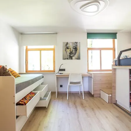 Wooden House Near Center 펜션 리가