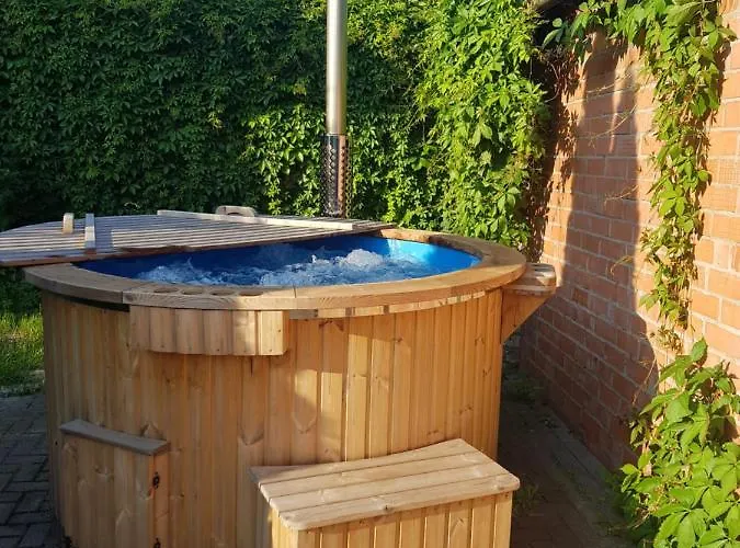 Wooden House Near Center 別荘 *