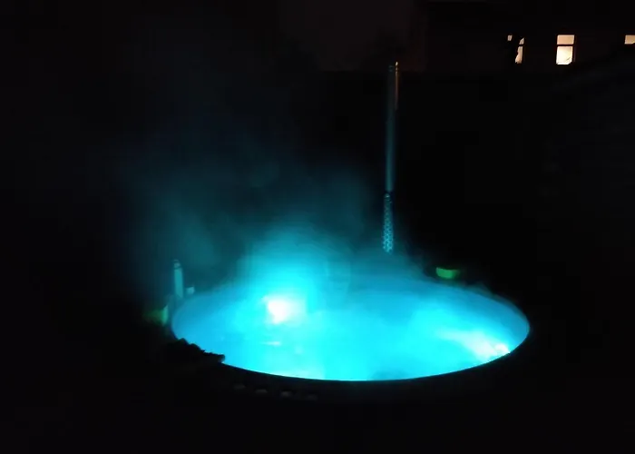 Wooden House Near Center 別荘