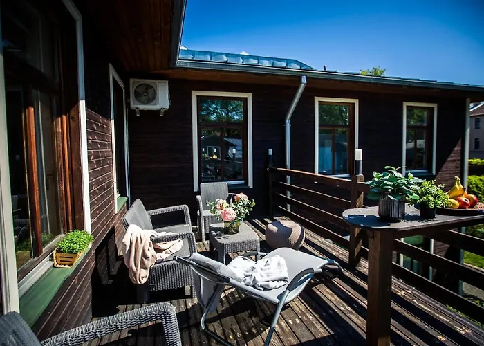 Wooden House Near Center 別荘