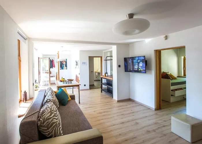 Wooden House Near Center 別荘