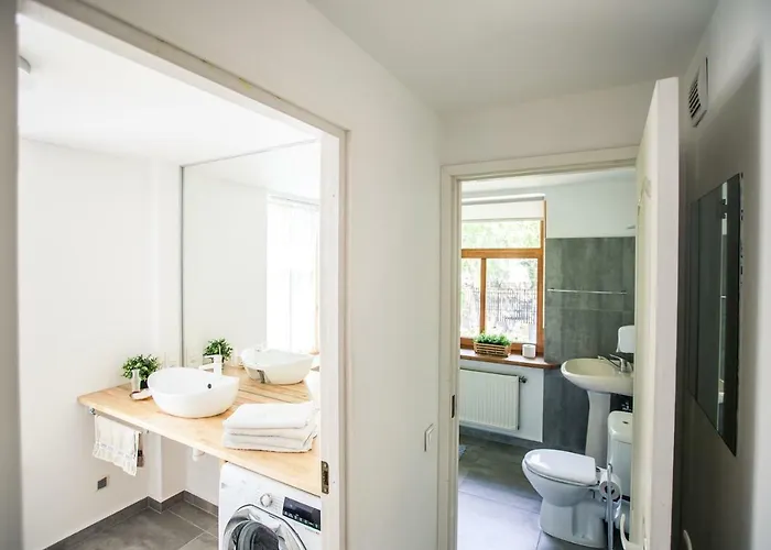 Wooden House Near Center 別荘