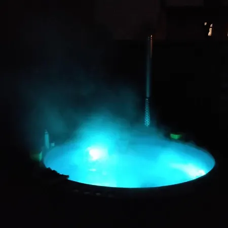 Wooden House Near Center Будинок відпочинку