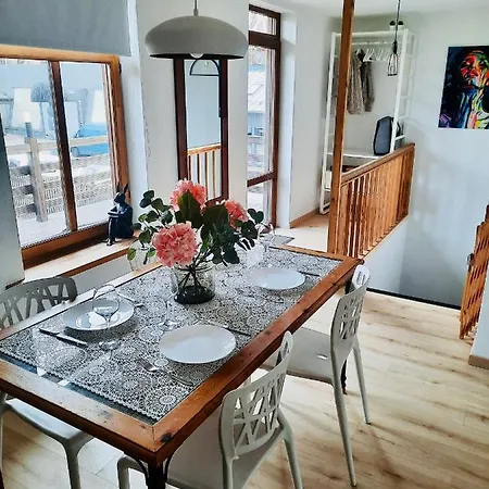 Nyaraló Wooden House Near Center