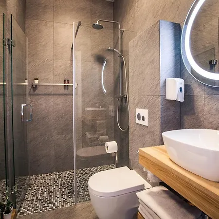 Wooden House Near Center Nyaraló *