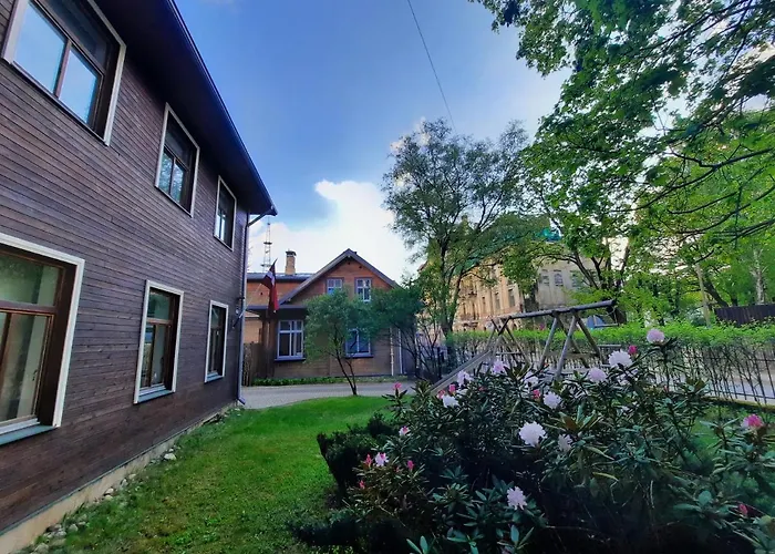 Wooden House Near Center Ferienhaus
