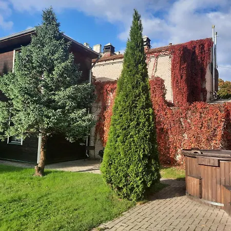 Wooden House Near City Center Hébergement de vacances